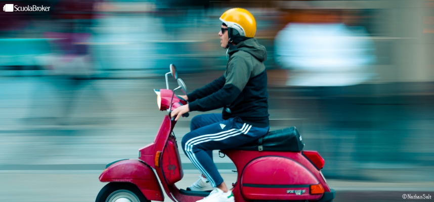 Docente cade in scooter